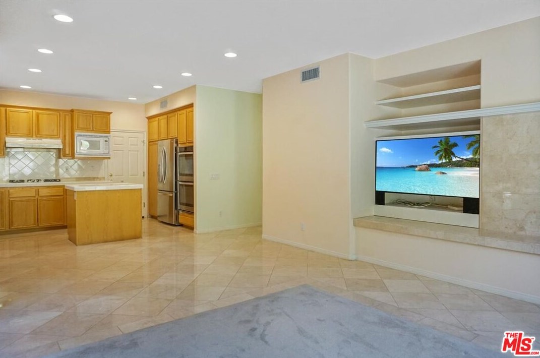 3415 Lang Ranch Pkwy, Thousand Oaks CA  91362-4959 exterior