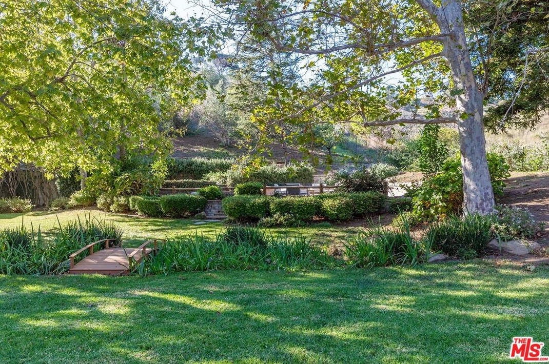 5721 Bonsall Dr, Malibu CA  90265-3816 exterior