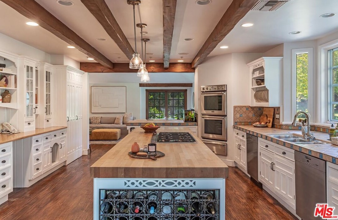 5721 Bonsall Dr, Malibu CA  90265-3816 exterior