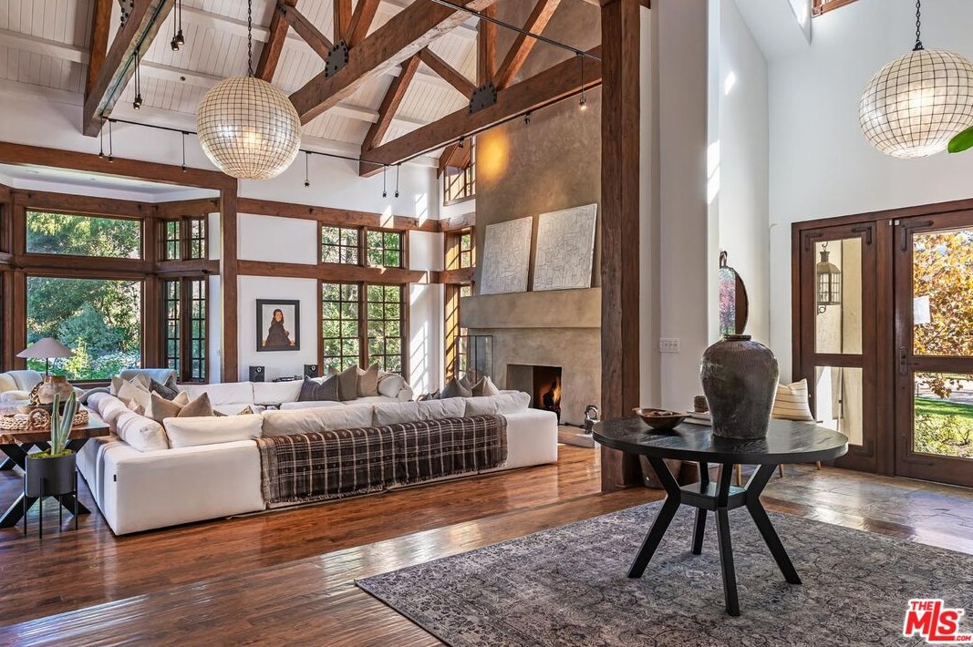 5721 Bonsall Dr, Malibu CA  90265-3816 exterior