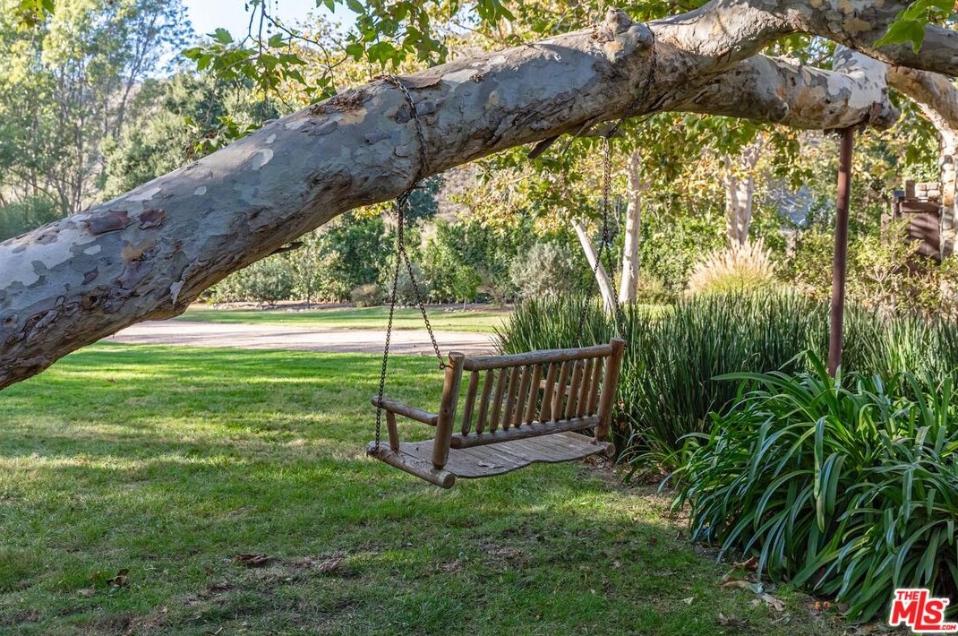 5721 Bonsall Dr, Malibu CA  90265-3816 exterior