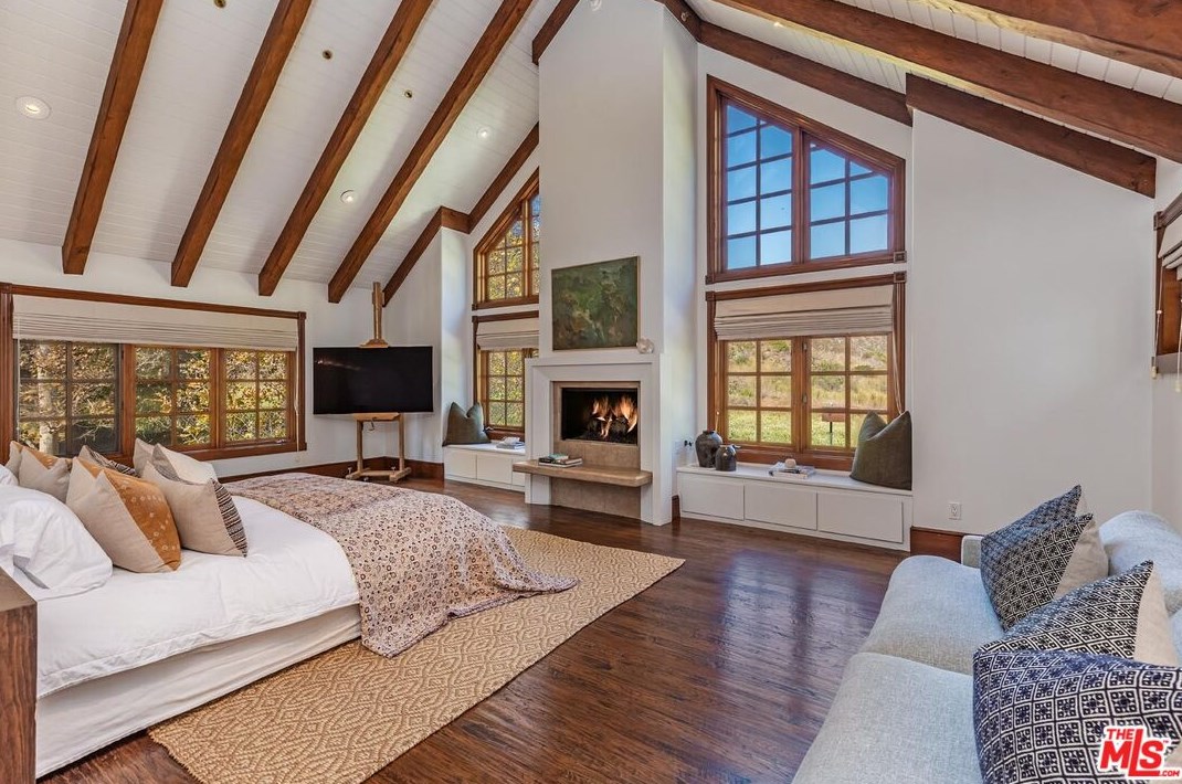 5721 Bonsall Dr, Malibu CA  90265-3816 exterior