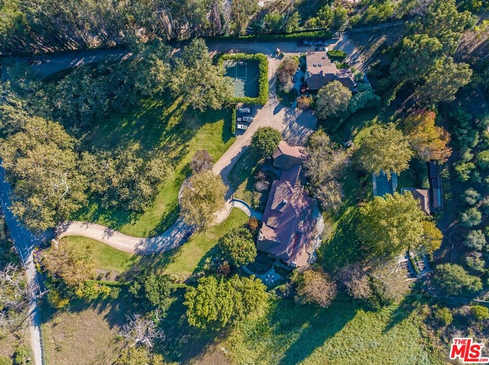 5721 Bonsall Dr, Malibu CA  90265-3816 exterior