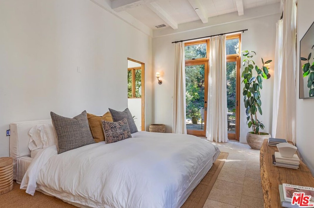 5721 Bonsall Dr, Malibu CA  90265-3816 exterior