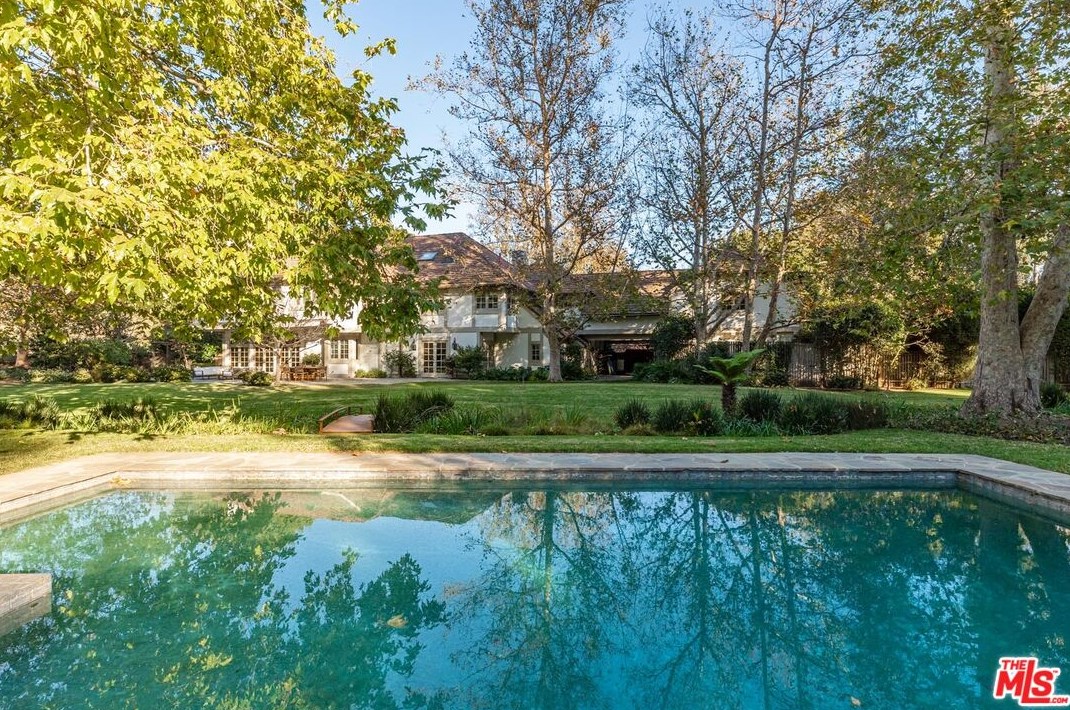 5721 Bonsall Dr, Malibu CA  90265-3816 exterior
