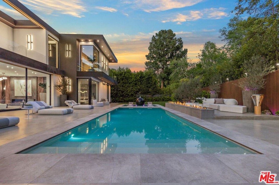120 Glenroy Ave, Los Angeles CA  90049-2416 exterior
