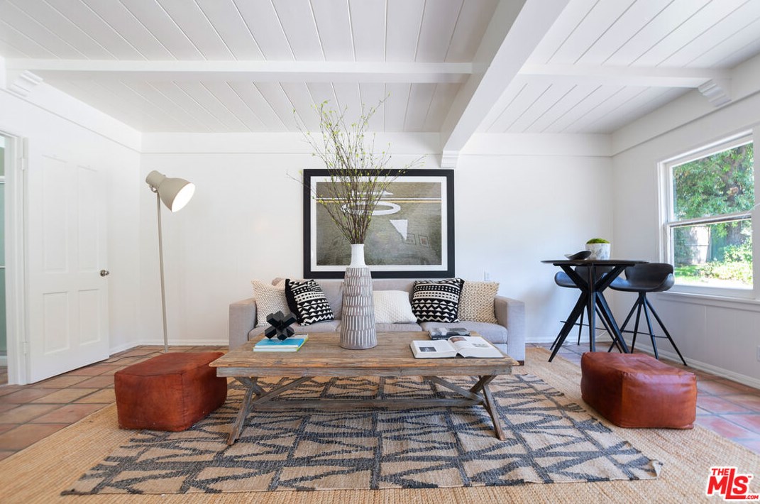 126 Rossmore Ave, Los Angeles CA  90004-3735 exterior