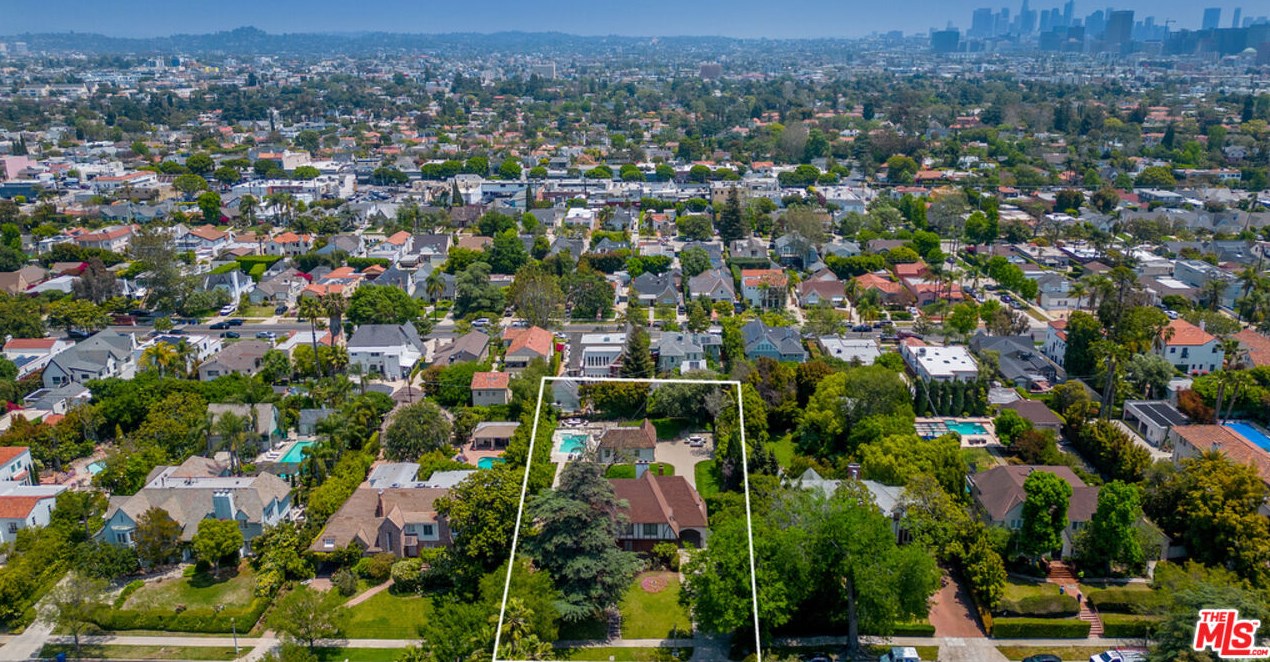 126 Rossmore Ave, Los Angeles CA  90004-3735 exterior