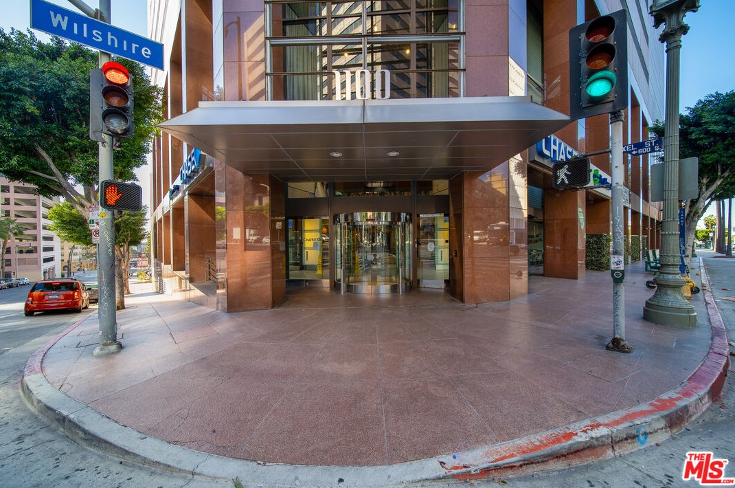 1100 Wilshire Blvd, Los Angeles CA  90017-1904 exterior