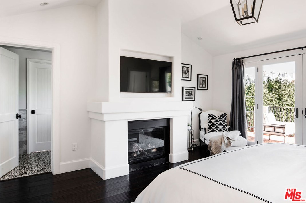 112 Edinburgh Ave, Los Angeles CA  90048-3606 exterior