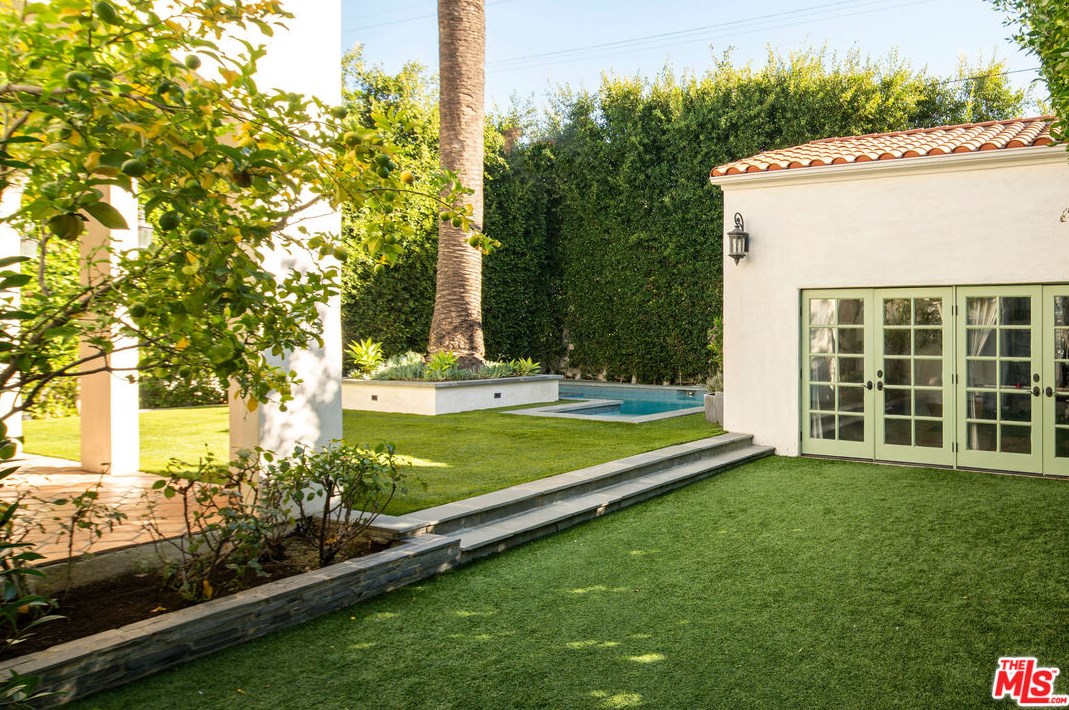 112 Edinburgh Ave, Los Angeles CA  90048-3606 exterior