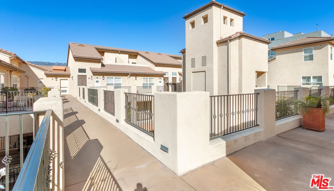 286 Madison Ave, Pasadena CA  91101-1696 exterior