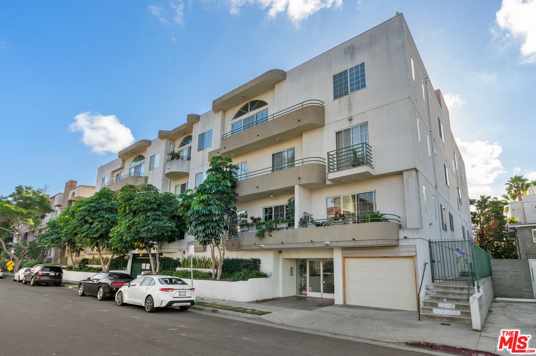 3535 Dunn Dr, Los Angeles CA  90034-4978 exterior