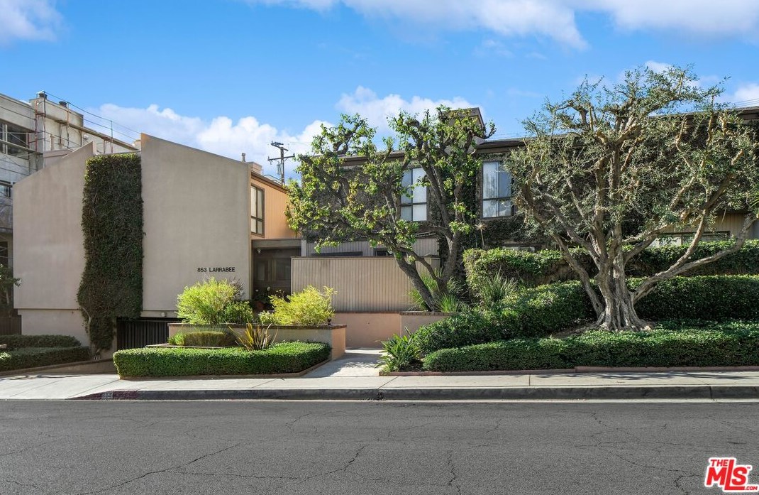 853 Larrabee St, Los Angeles CA  90069-4542 exterior