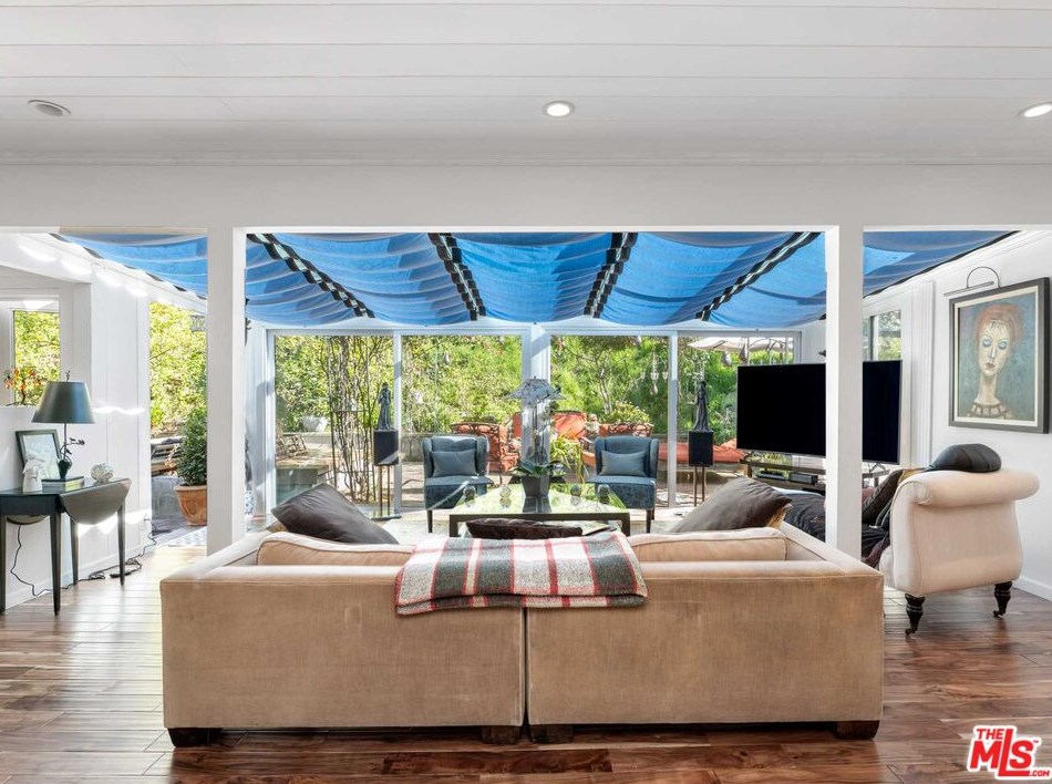 884 Beverly Glen Blvd, Los Angeles CA  90024-4604 exterior