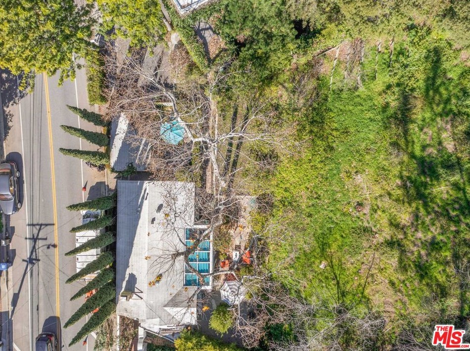 884 Beverly Glen Blvd, Los Angeles CA  90024-4604 exterior