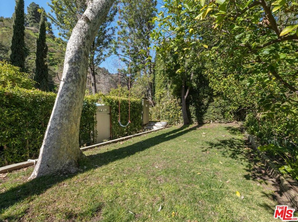 884 Beverly Glen Blvd, Los Angeles CA  90024-4604 exterior