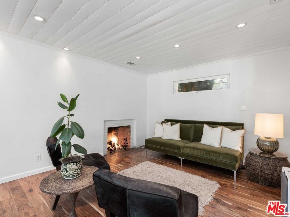 884 Beverly Glen Blvd, Los Angeles CA  90024-4604 exterior