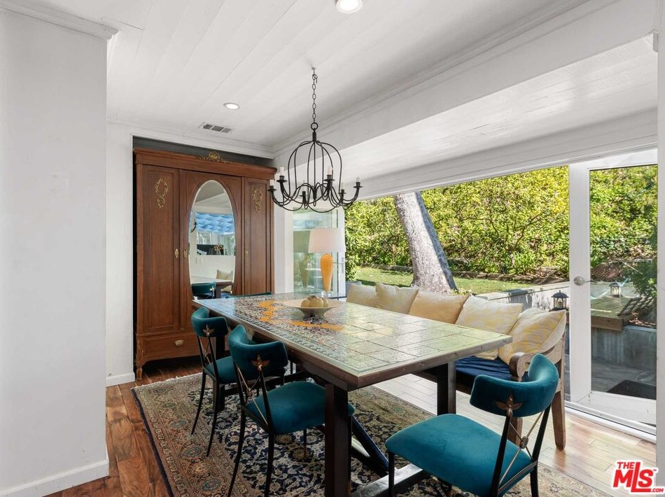 884 Beverly Glen Blvd, Los Angeles CA  90024-4604 exterior