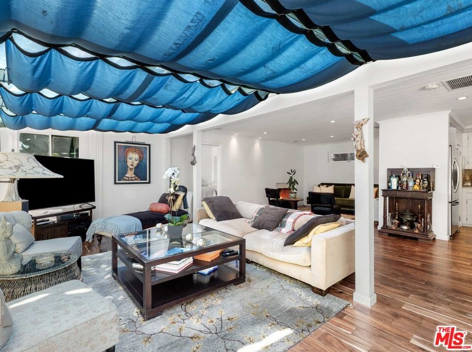 884 Beverly Glen Blvd, Los Angeles CA  90024-4604 exterior