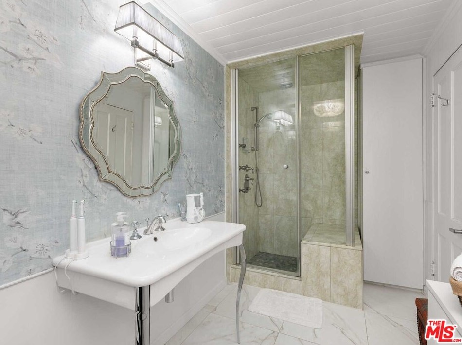 884 Beverly Glen Blvd, Los Angeles CA  90024-4604 exterior