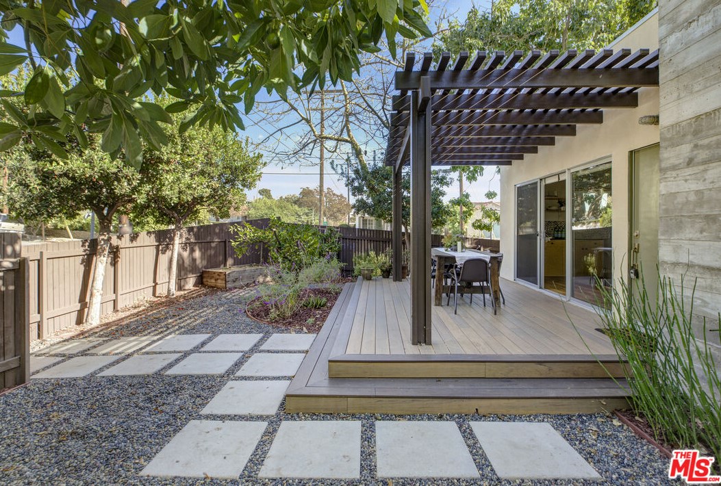 5740 Meridian St, Los Angeles CA  90042-2641 exterior