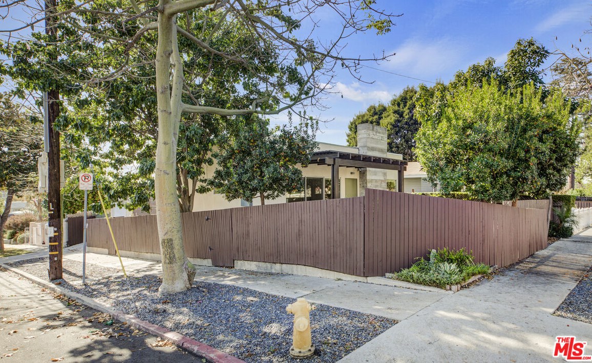 5740 Meridian St, Los Angeles CA  90042-2641 exterior