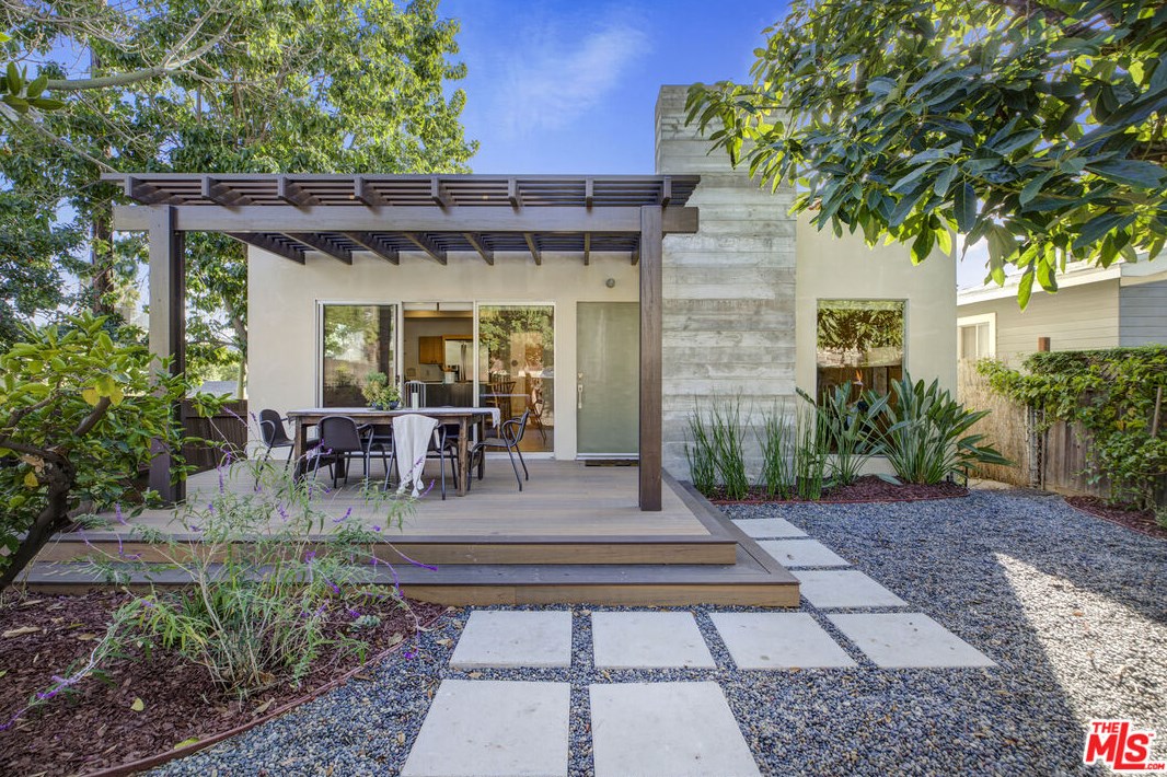 5740 Meridian St, Los Angeles CA  90042-2641 exterior