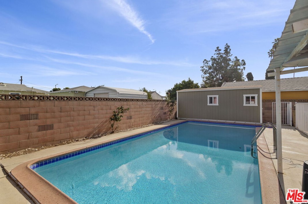 16002 Menlo Ave, Gardena CA  90247-4544 exterior