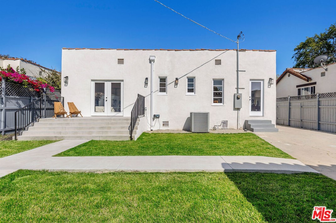 1071 Point View St, Los Angeles CA  90035-2616 exterior