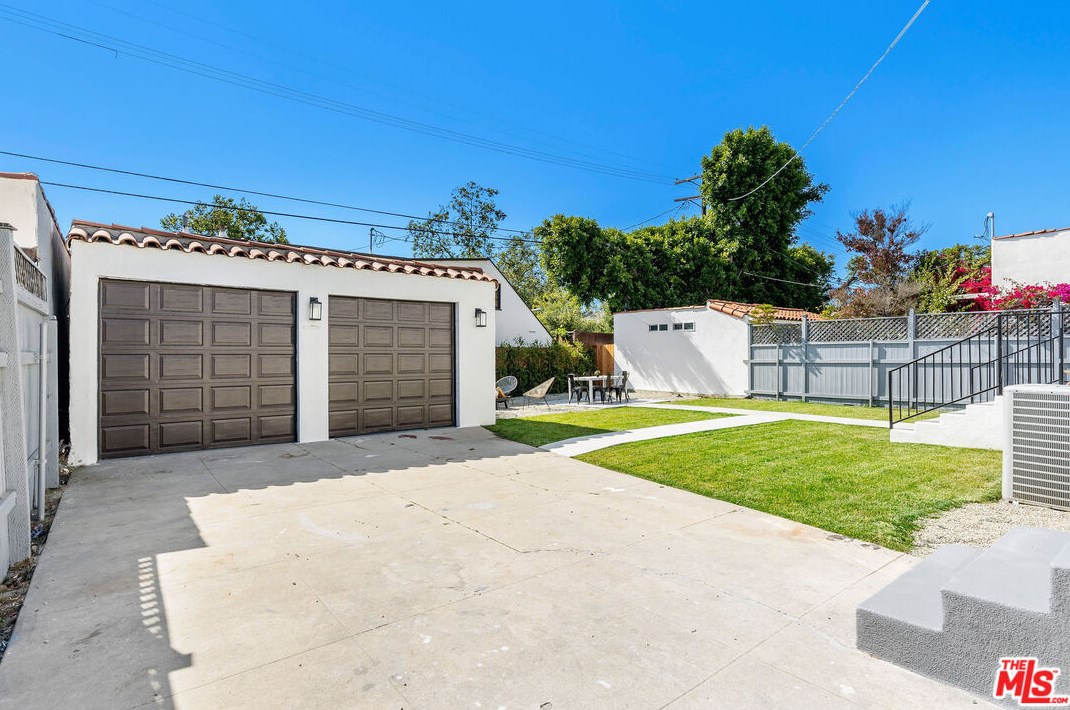 1071 Point View St, Los Angeles CA  90035-2616 exterior