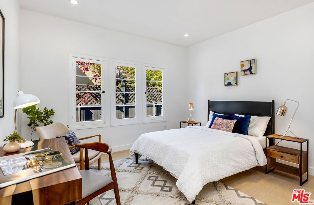 1071 Point View St, Los Angeles CA  90035-2616 exterior