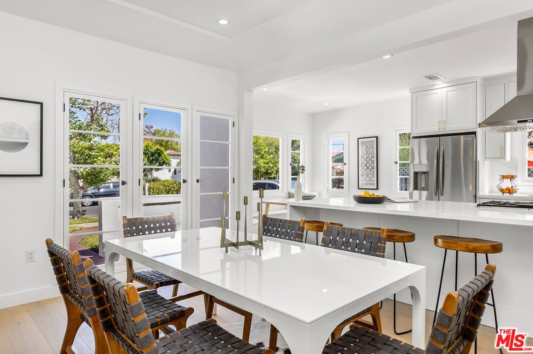 1071 Point View St, Los Angeles CA  90035-2616 exterior