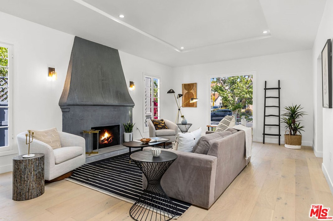 1071 Point View St, Los Angeles CA  90035-2616 exterior