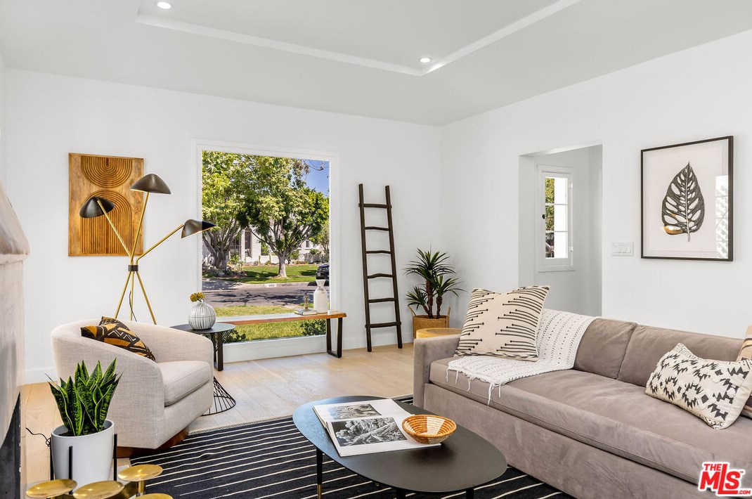 1071 Point View St, Los Angeles CA  90035-2616 exterior