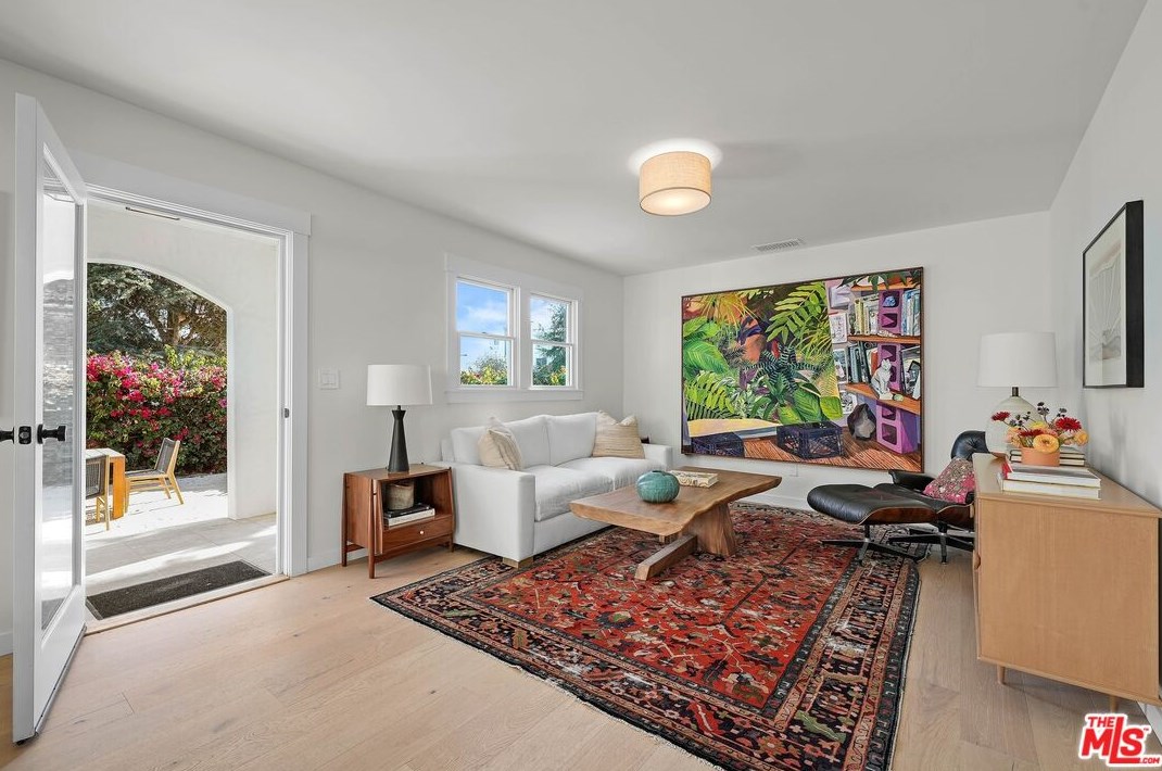 2831 Virginia Rd, Los Angeles CA  90016-3627 exterior