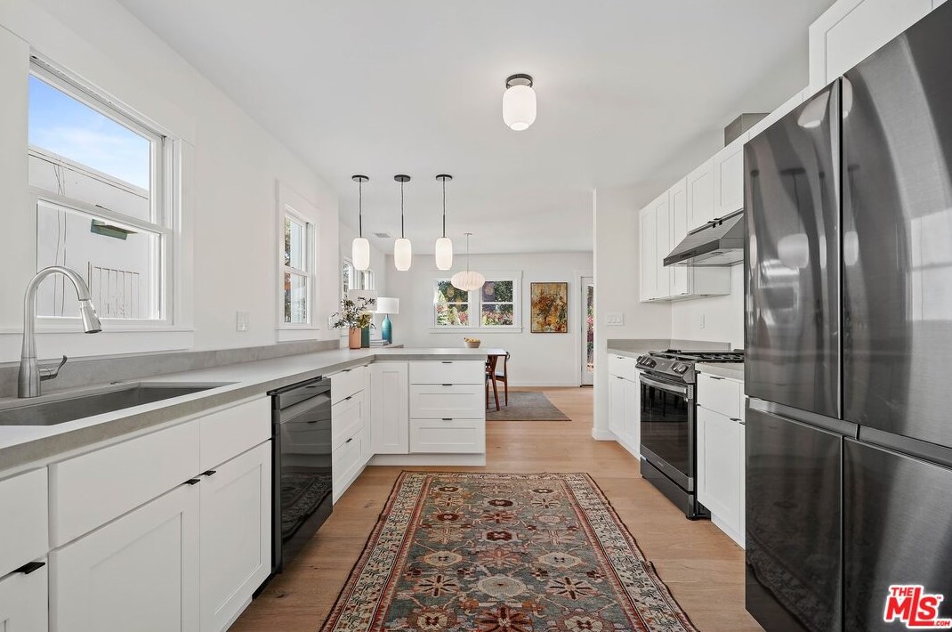 2831 Virginia Rd, Los Angeles CA  90016-3627 exterior