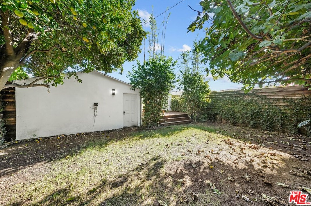 2831 Virginia Rd, Los Angeles CA  90016-3627 exterior