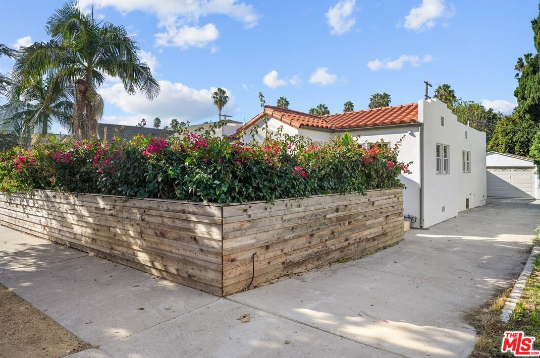 2831 Virginia Rd, Los Angeles CA  90016-3627 exterior