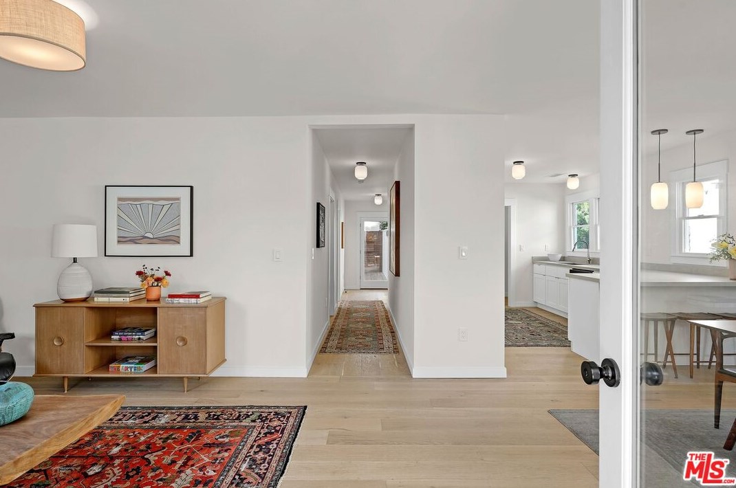 2831 Virginia Rd, Los Angeles CA  90016-3627 exterior