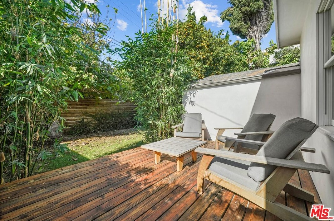 2831 Virginia Rd, Los Angeles CA  90016-3627 exterior