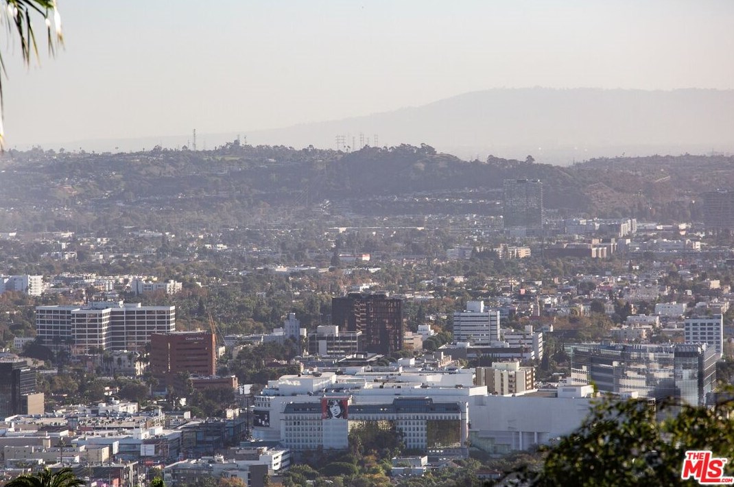 8819 Evanview Dr, Los Angeles CA  90069-1328 exterior