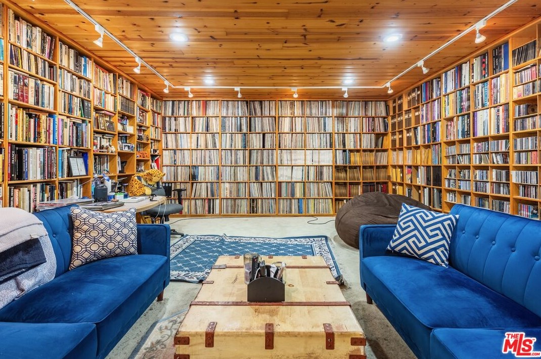 8819 Evanview Dr, Los Angeles CA  90069-1328 exterior