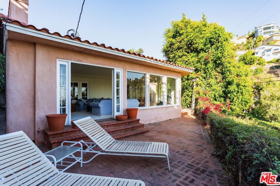 8819 Evanview Dr, Los Angeles CA  90069-1328 exterior