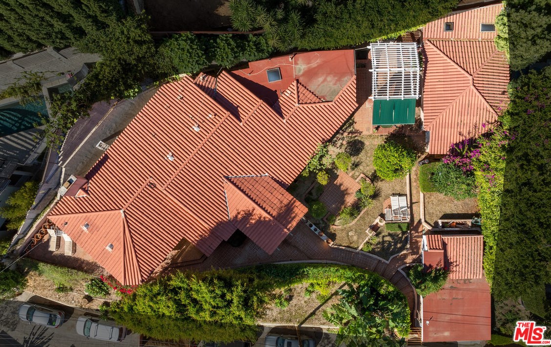 8819 Evanview Dr, Los Angeles CA  90069-1328 exterior