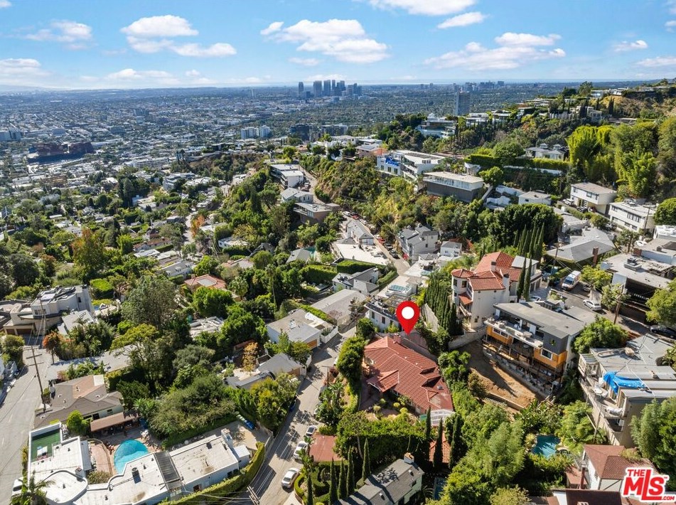 8819 Evanview Dr, Los Angeles CA  90069-1328 exterior