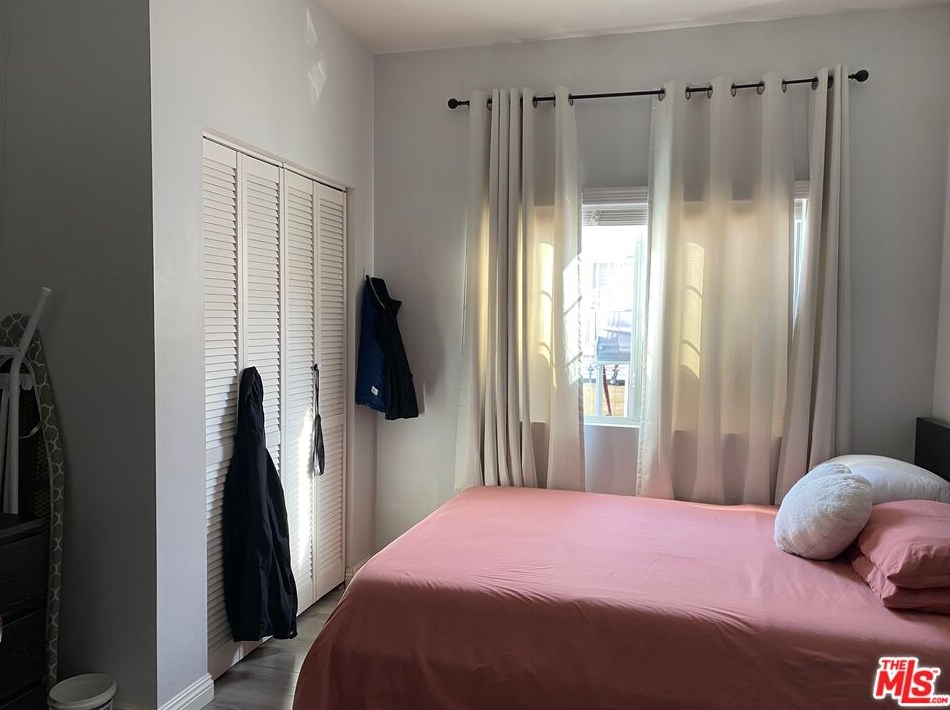 2746 14th St, Los Angeles CA  90006-4202 exterior