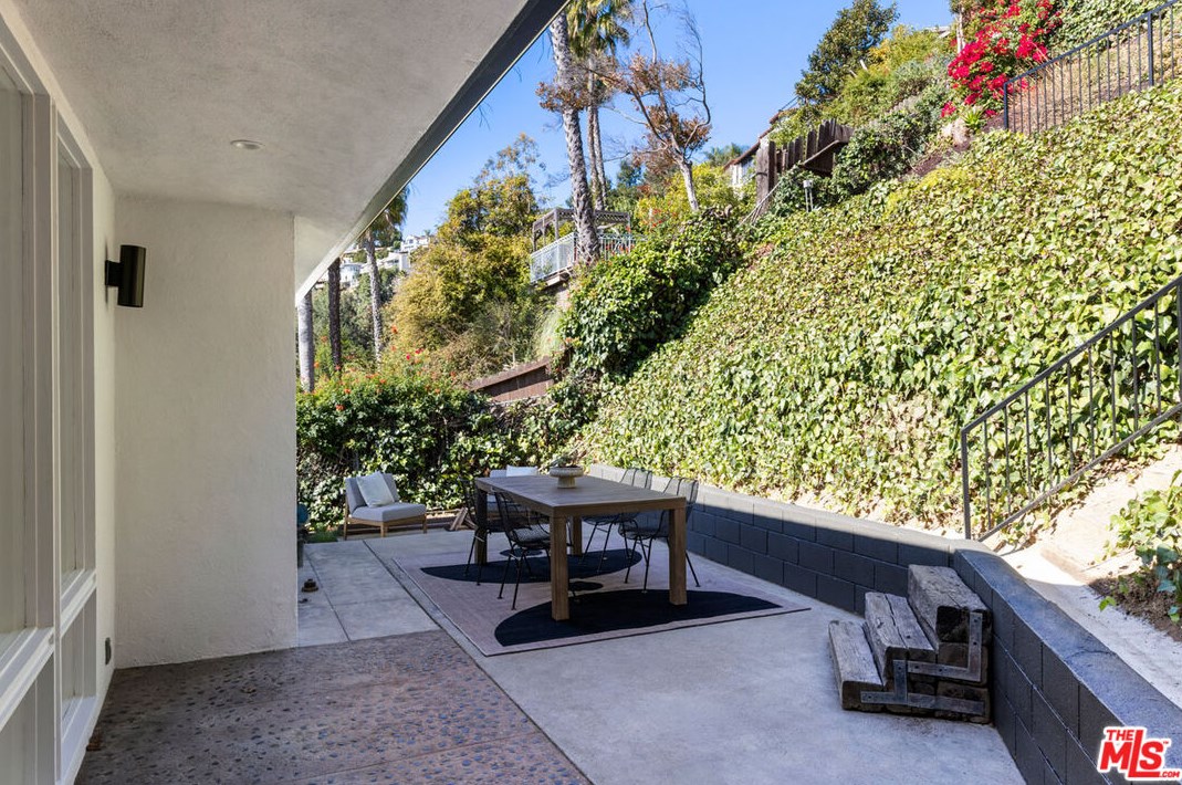 3631 Amesbury Rd, Los Angeles CA  90027-1303 exterior