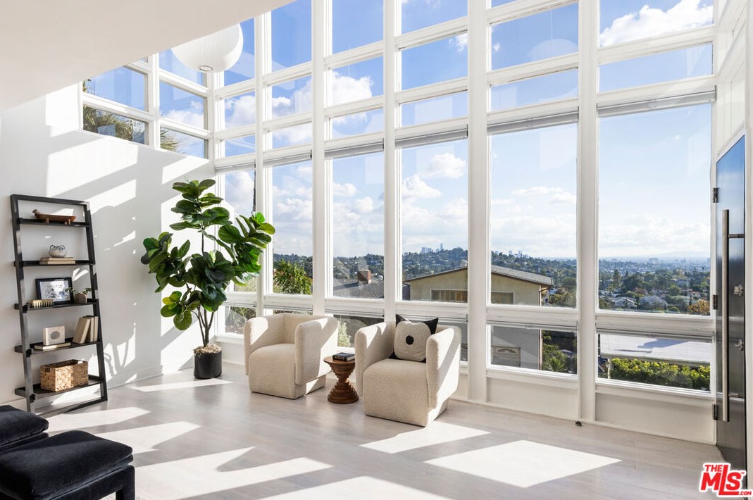 3631 Amesbury Rd, Los Angeles CA  90027-1303 exterior