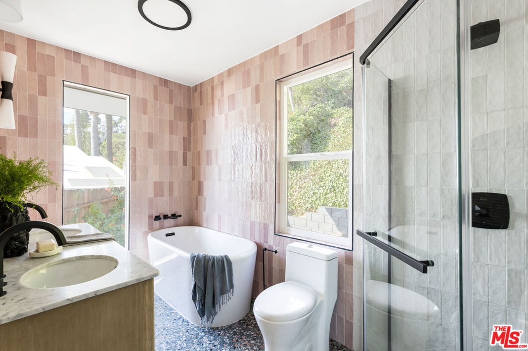 3631 Amesbury Rd, Los Angeles CA  90027-1303 exterior